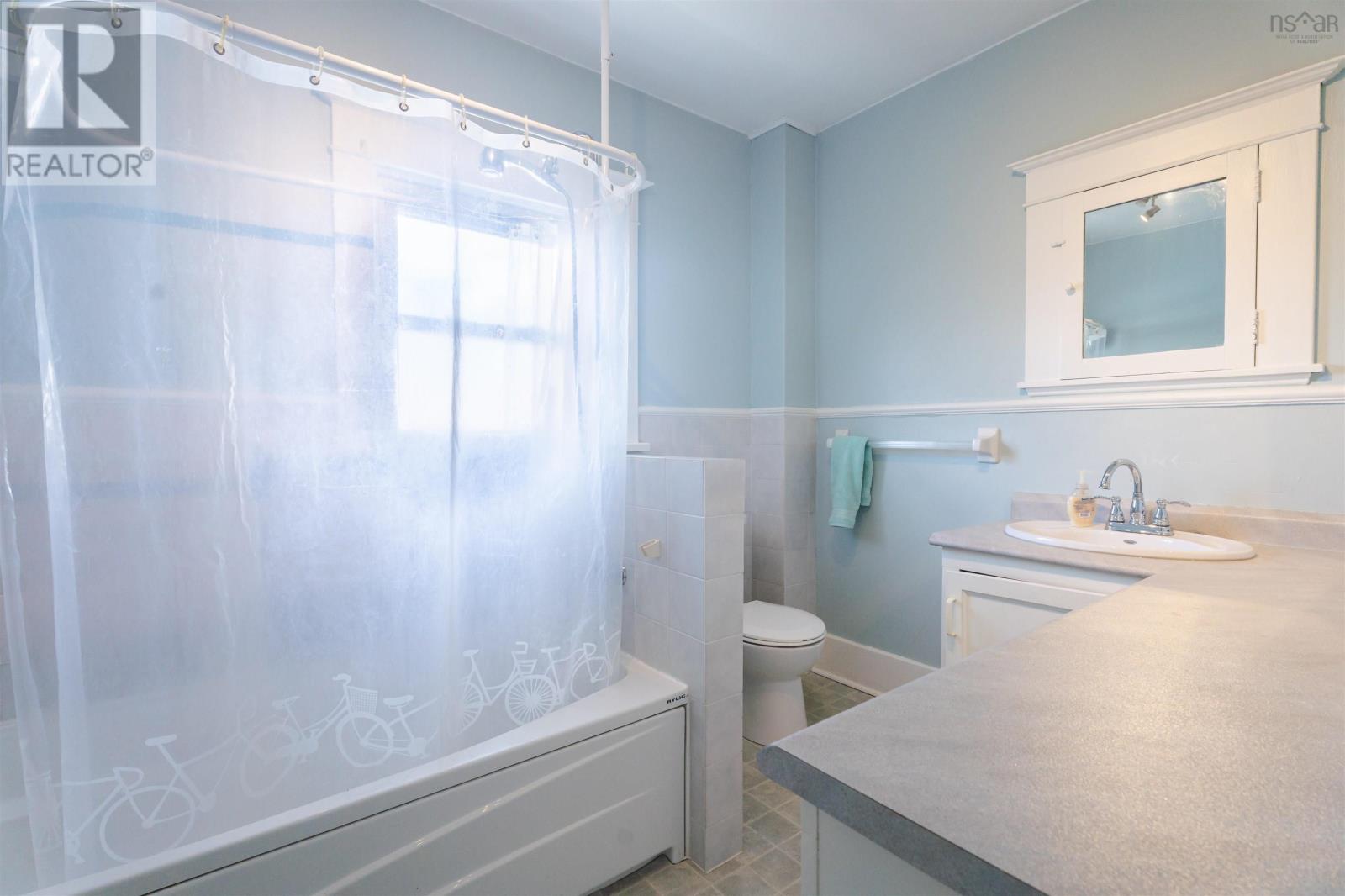 Property 21 of 37 of 6255 North Street