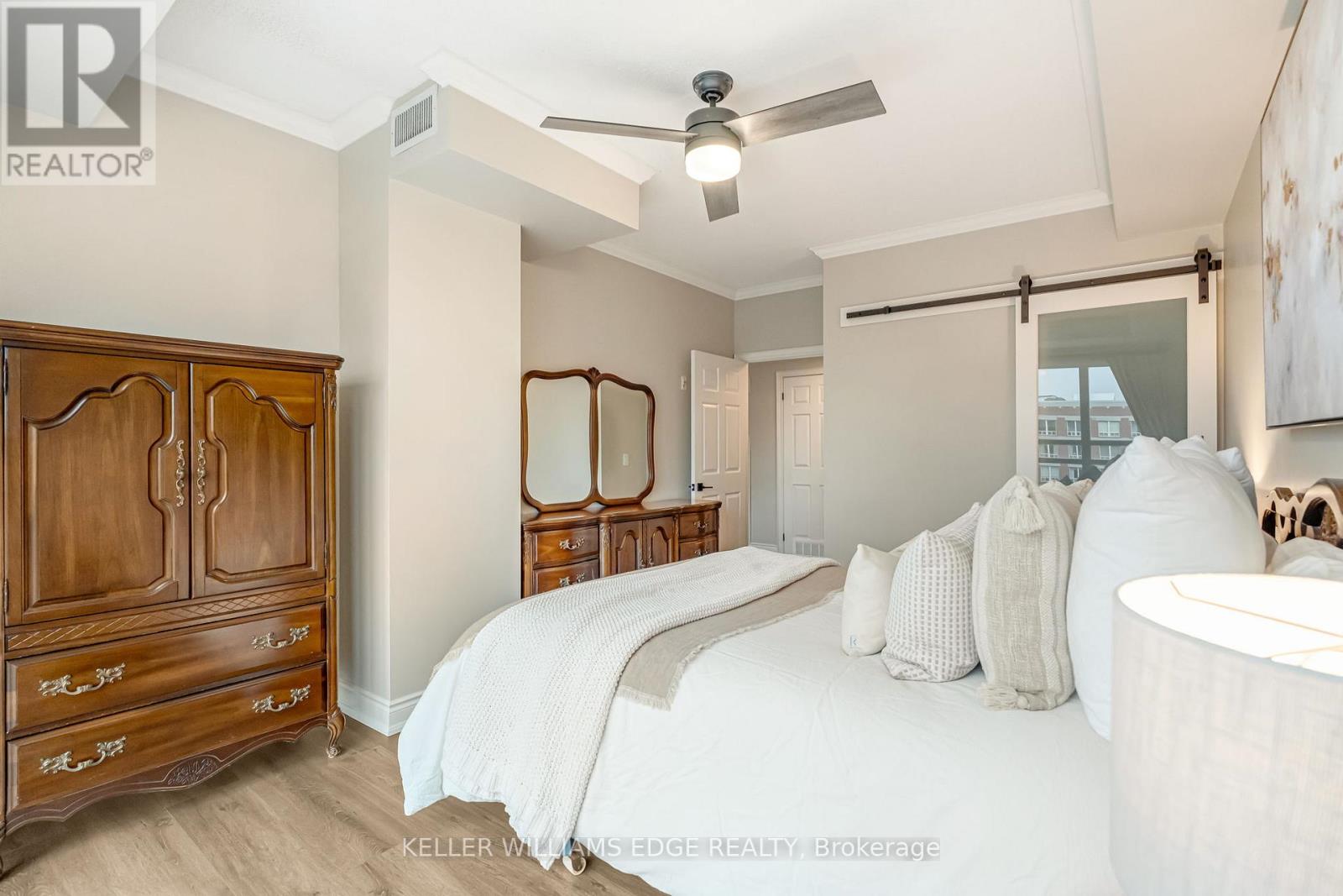 #506 399 ELIZABETH STREET - 25