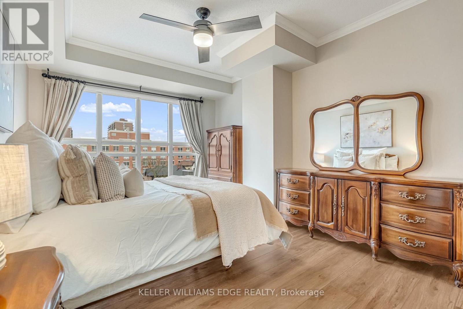 #506 399 ELIZABETH STREET - 26