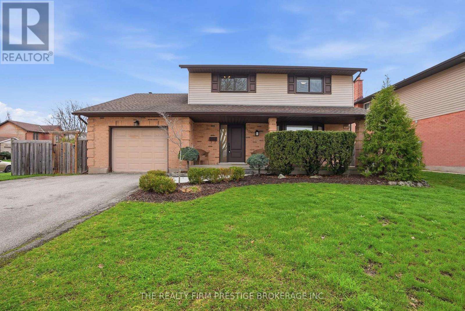 1050 MAHOGANY CRESCENT