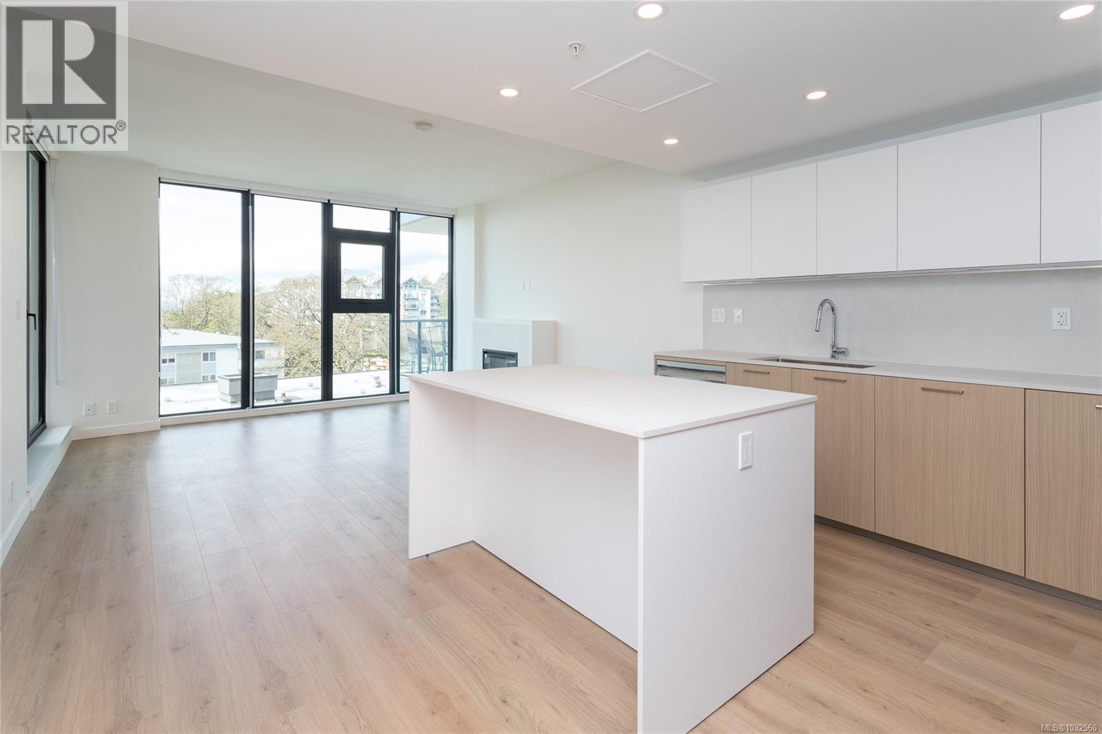 #503 899 Esquimalt Rd - 10