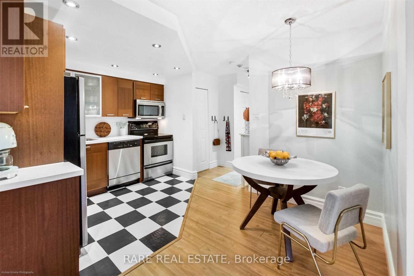 402 - 40 SCOLLARD STREET