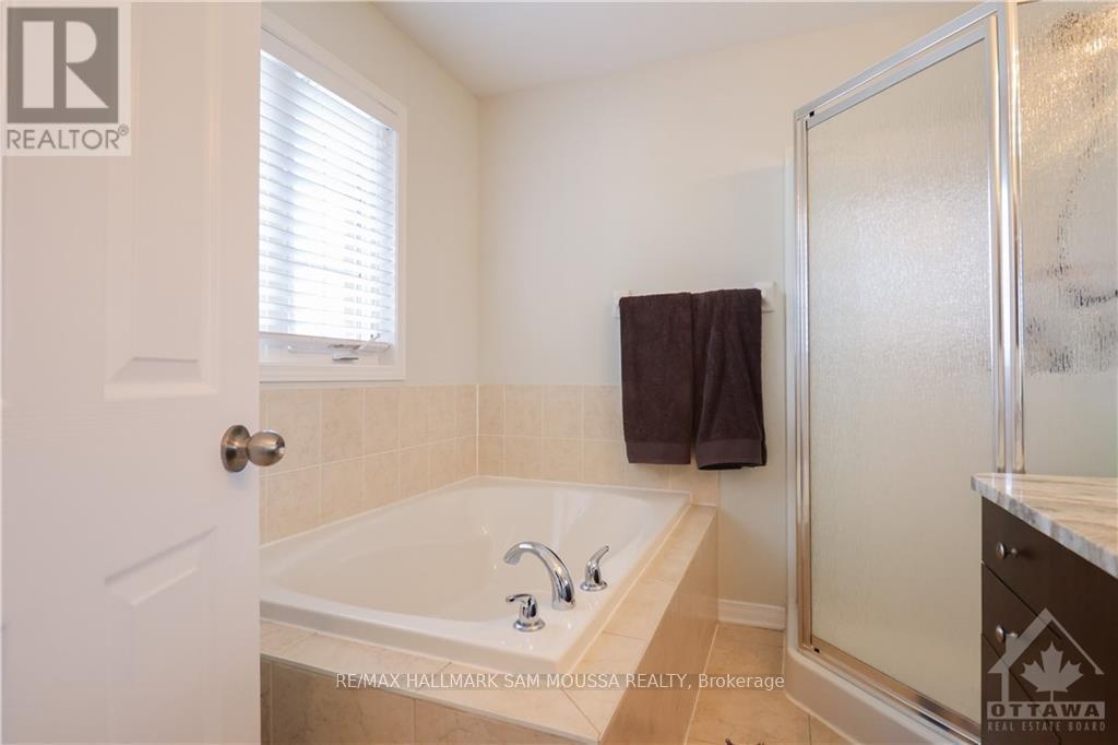 3 Bed, 1 Bath House for Rent in Ottawa – 605 GAZEBO STREET, Ottawa – MLS# X13018616 - Image 16