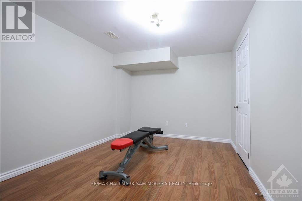 3 Bed, 1 Bath House for Rent in Ottawa – 605 GAZEBO STREET, Ottawa – MLS# X13018616 - Image 24