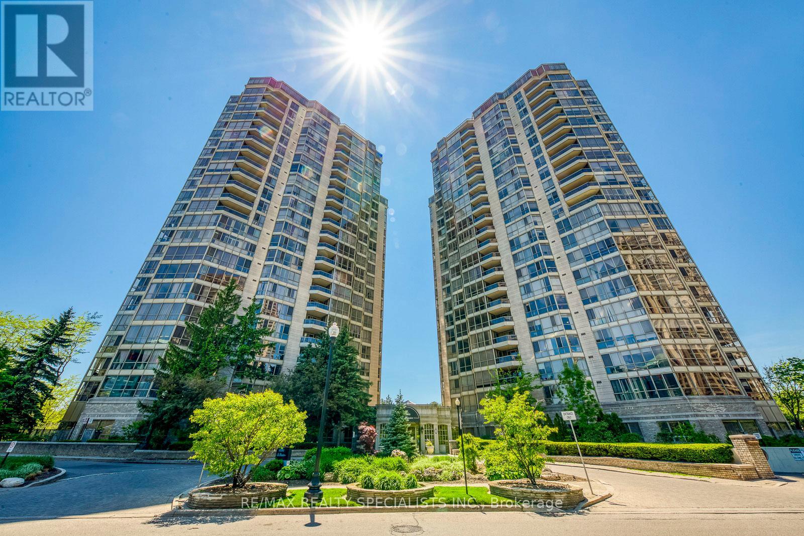 #1002 55 KINGSBRIDGE GARDEN CIRCLE - 1
