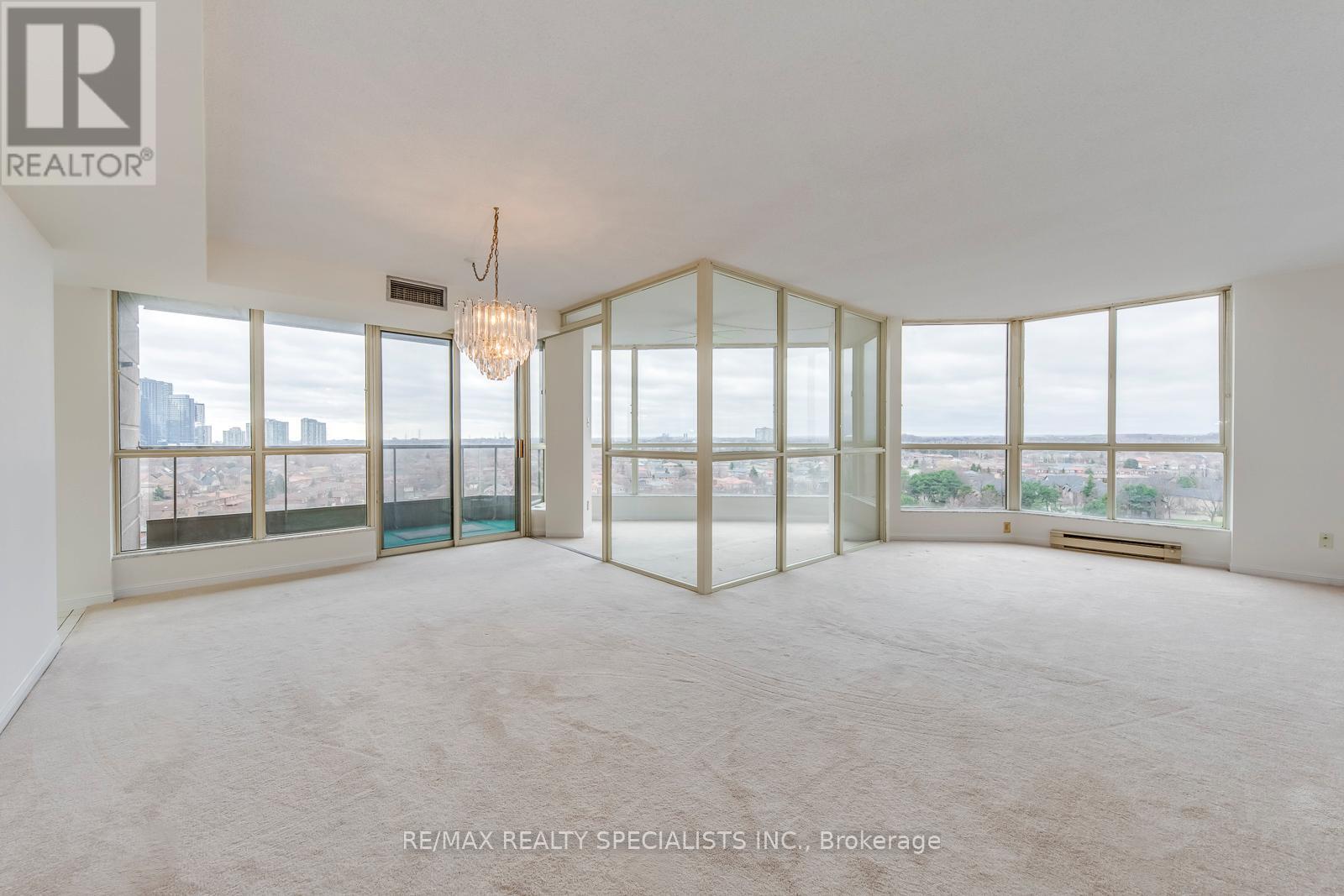 #1002 55 KINGSBRIDGE GARDEN CIRCLE - 6