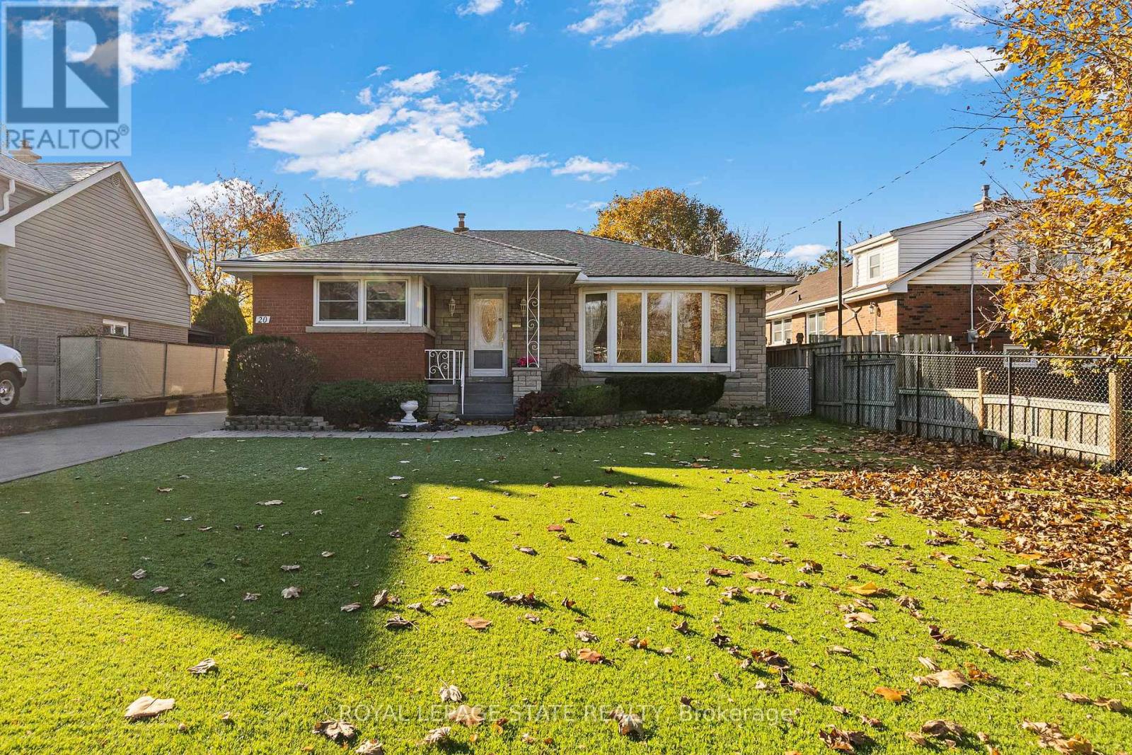 20 BURWELL AVENUE — photo 2