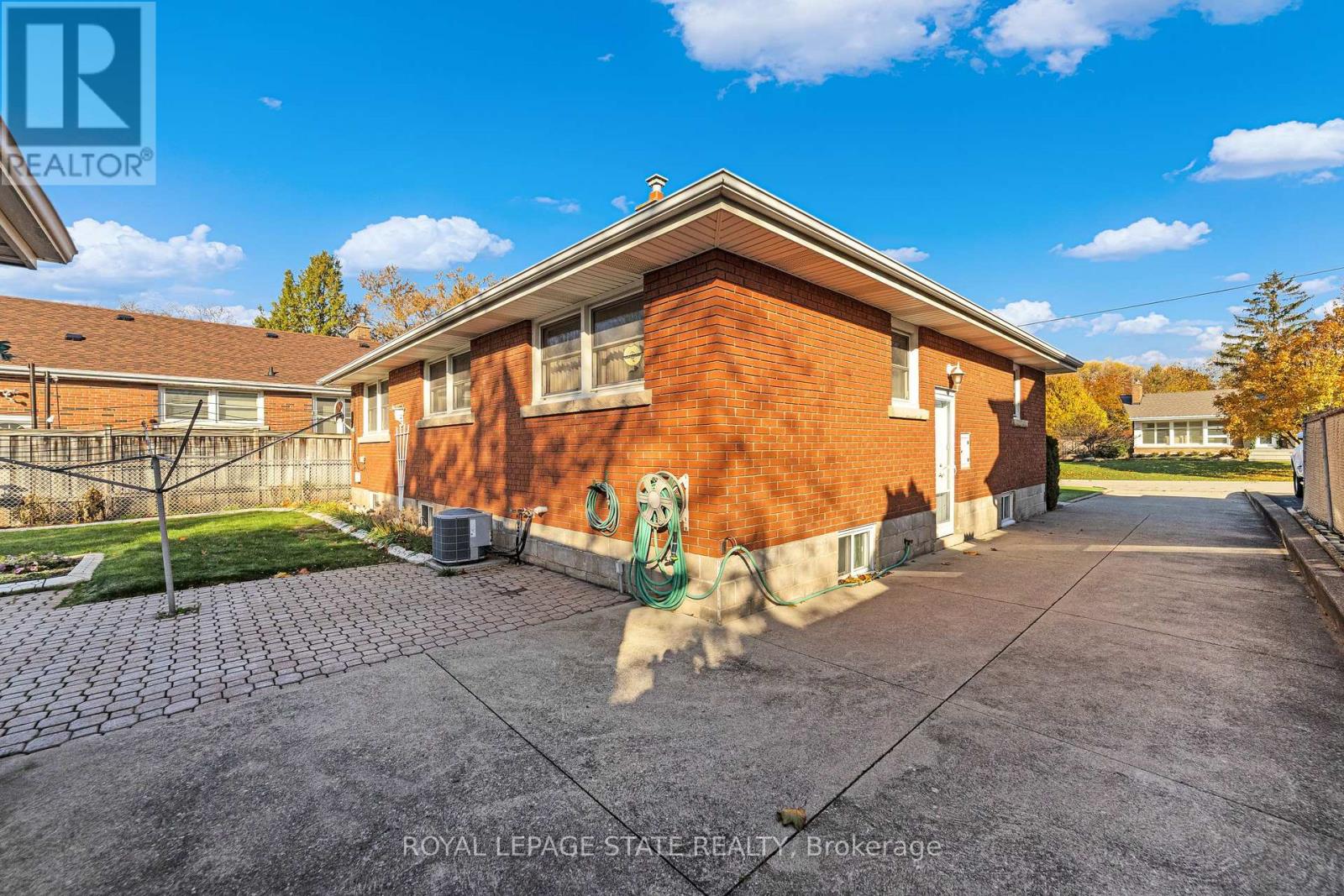 20 BURWELL AVENUE — photo 31