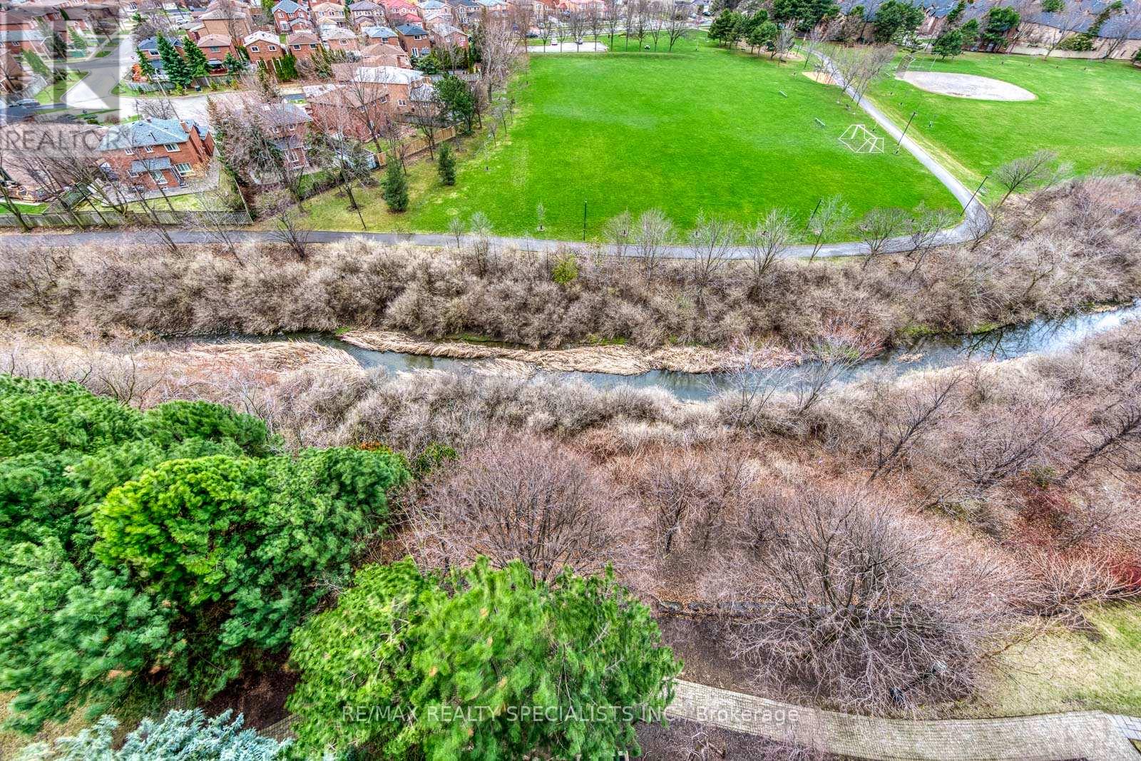 #1002 55 KINGSBRIDGE GARDEN CIRCLE - 17