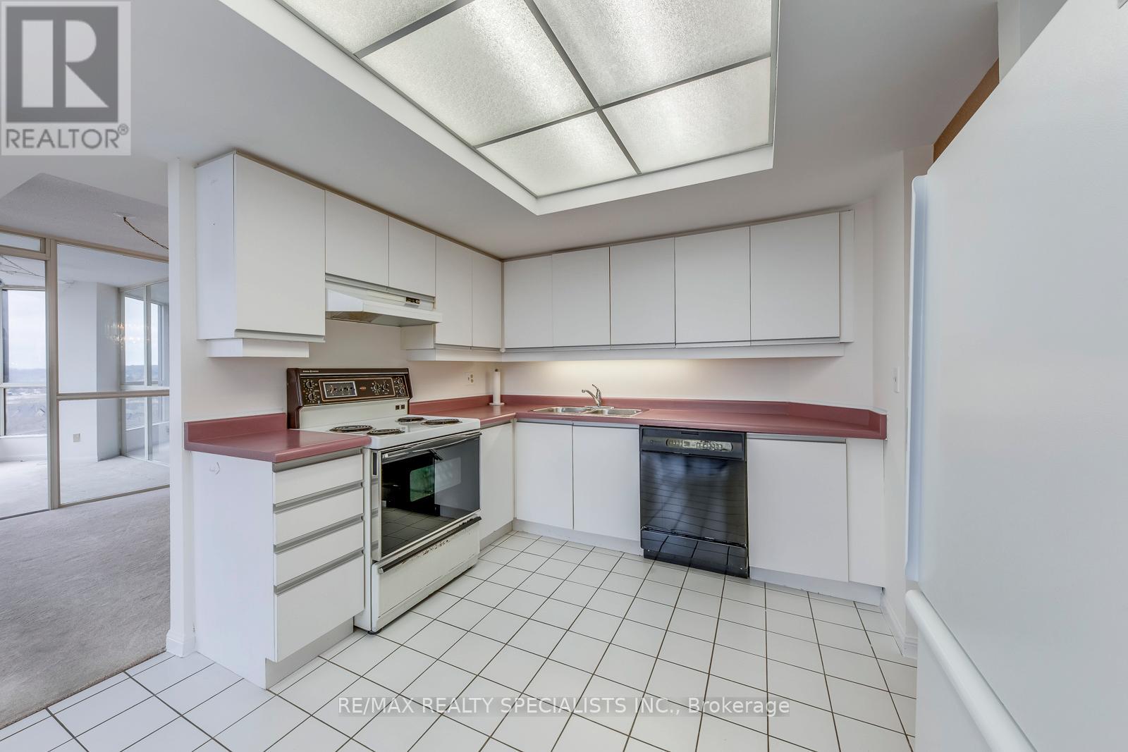 #1002 55 KINGSBRIDGE GARDEN CIRCLE - 25