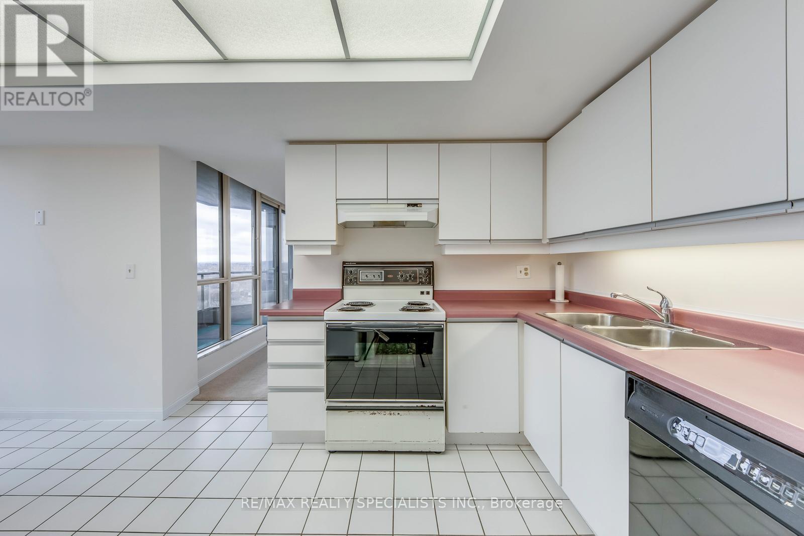 #1002 55 KINGSBRIDGE GARDEN CIRCLE - 26