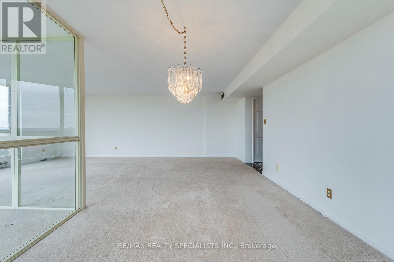 #1002 55 KINGSBRIDGE GARDEN CIRCLE - Image 18