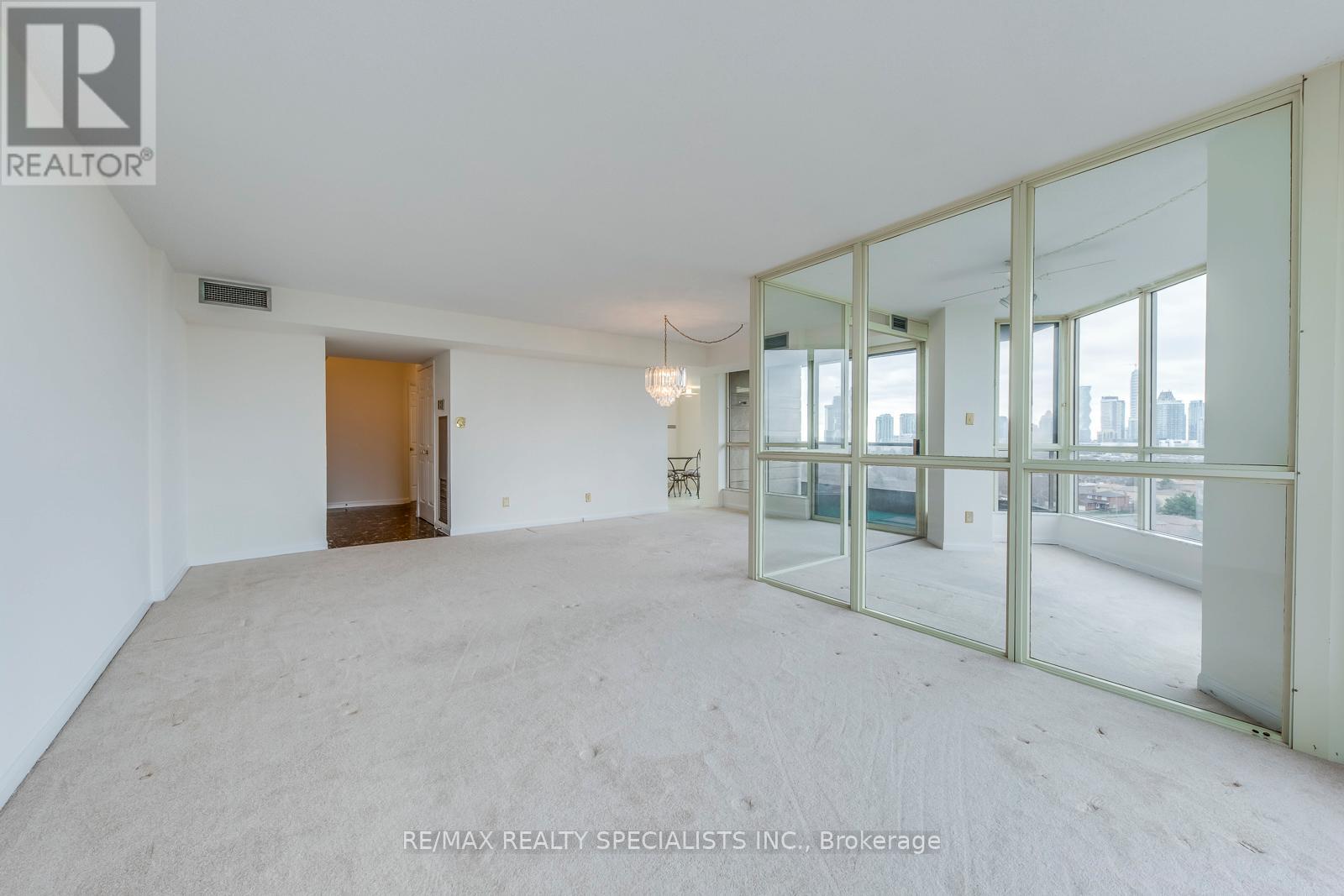 #1002 55 KINGSBRIDGE GARDEN CIRCLE - 10