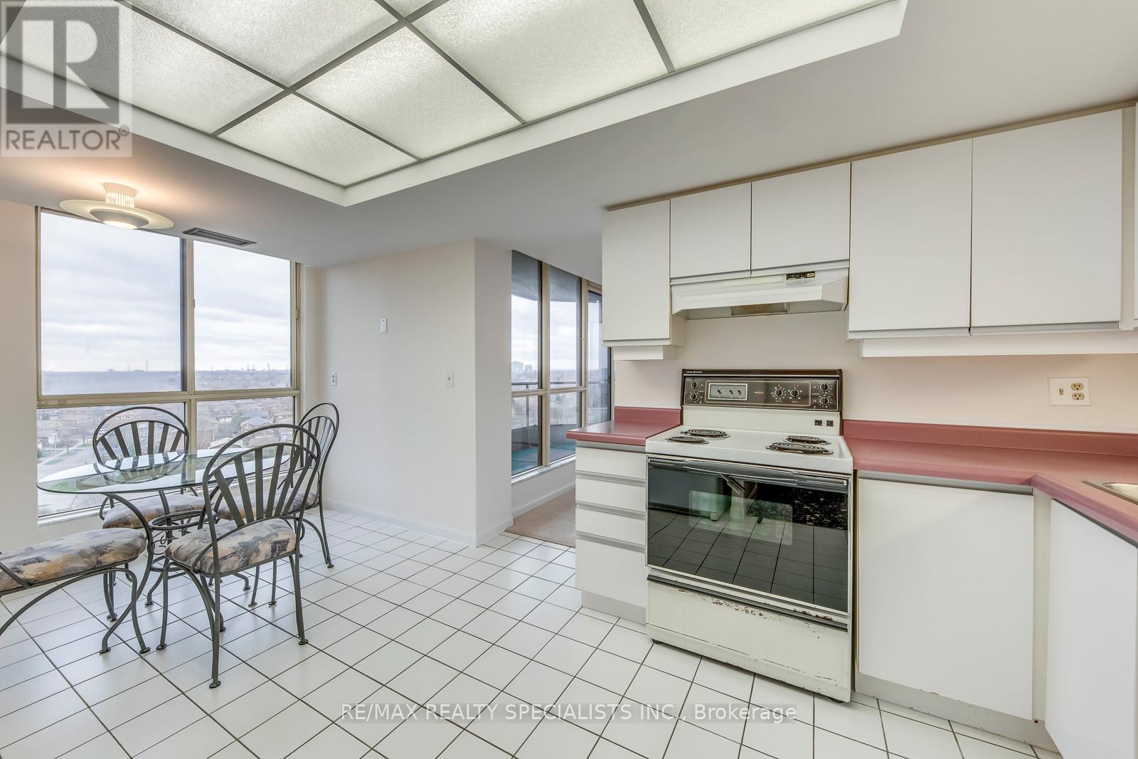 #1002 55 KINGSBRIDGE GARDEN CIRCLE - 27