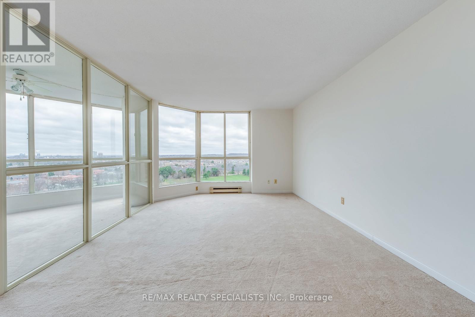 #1002 55 KINGSBRIDGE GARDEN CIRCLE - 9