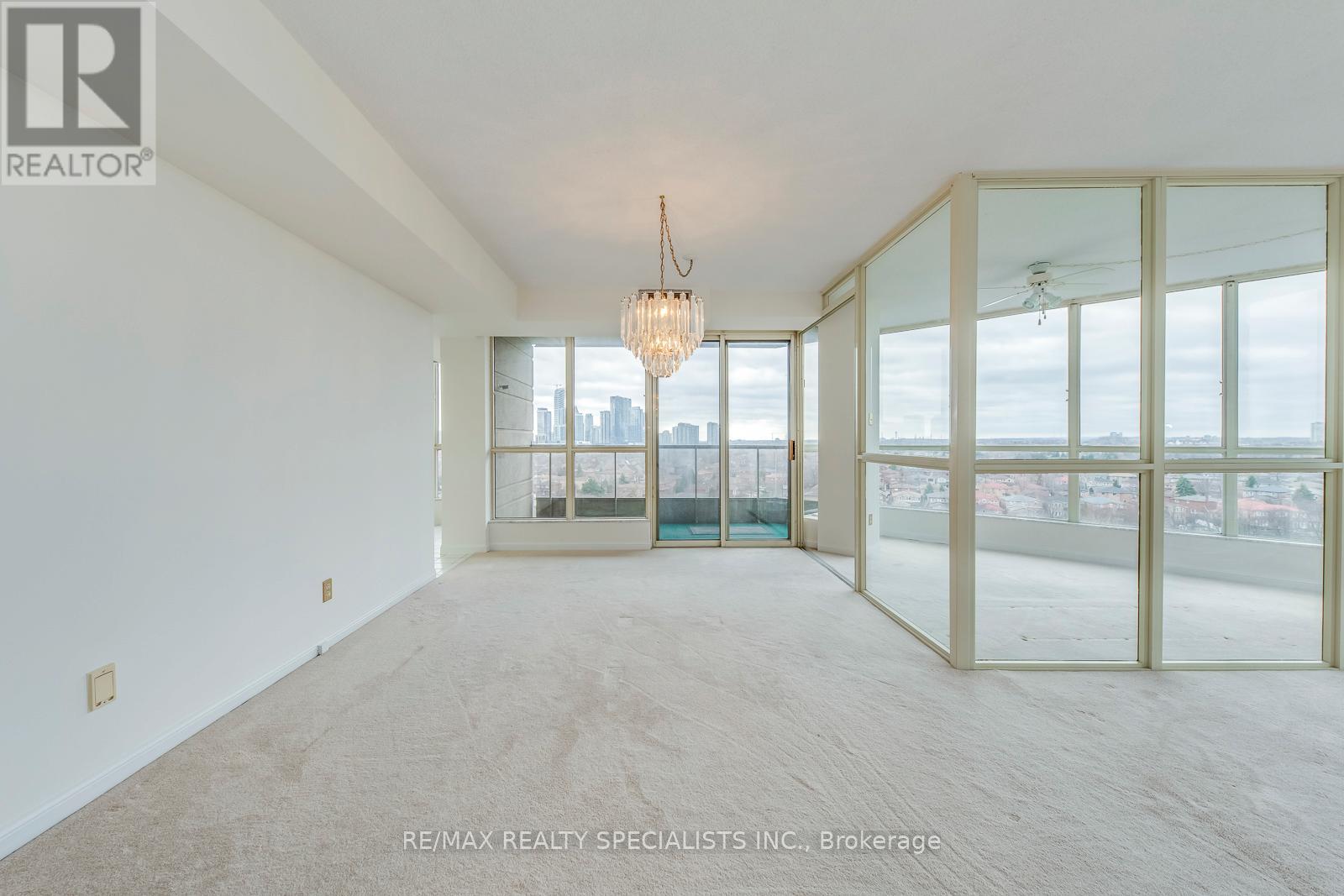 #1002 55 KINGSBRIDGE GARDEN CIRCLE - 11
