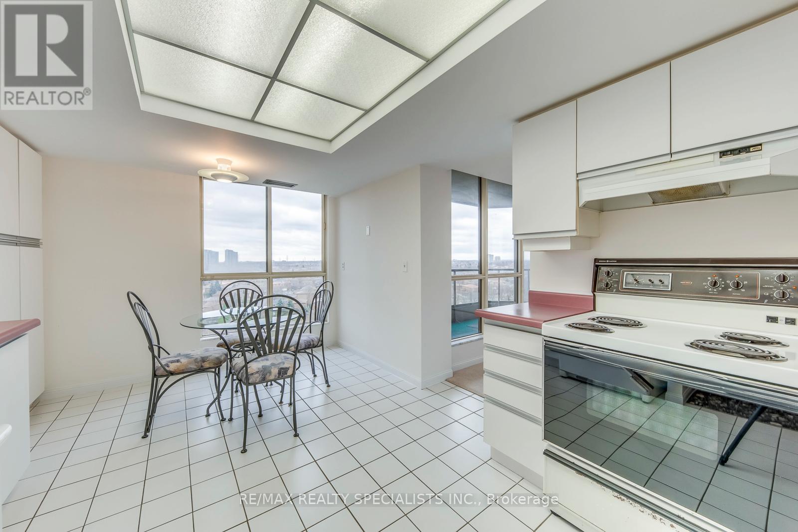 #1002 55 KINGSBRIDGE GARDEN CIRCLE - 28