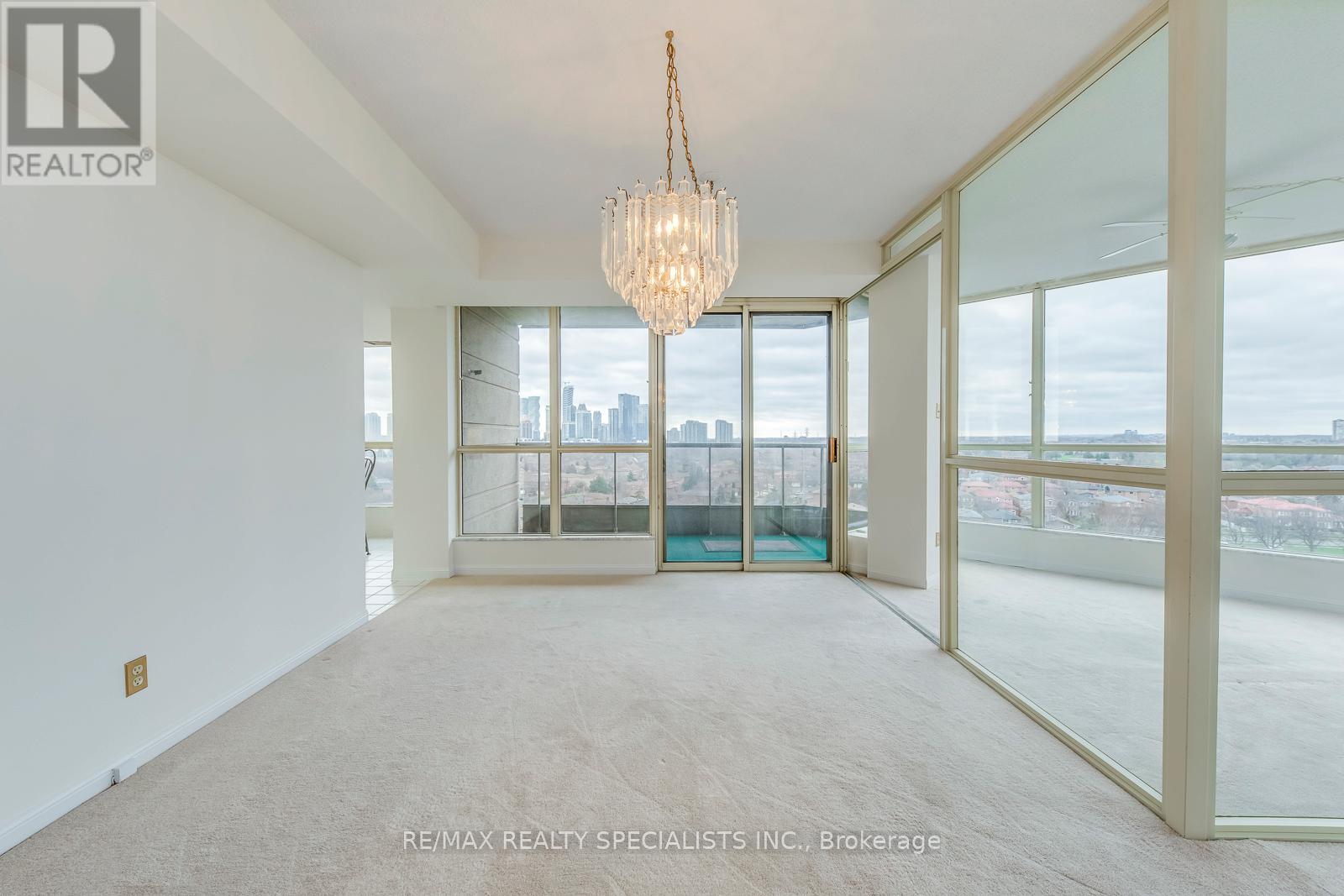 #1002 55 KINGSBRIDGE GARDEN CIRCLE - 12