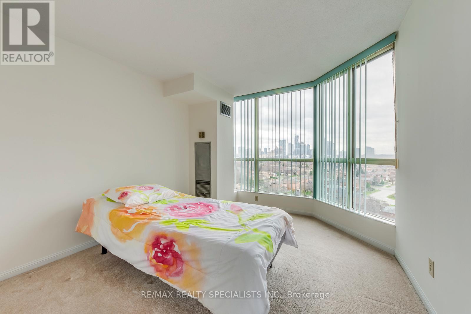 #1002 55 KINGSBRIDGE GARDEN CIRCLE - 36