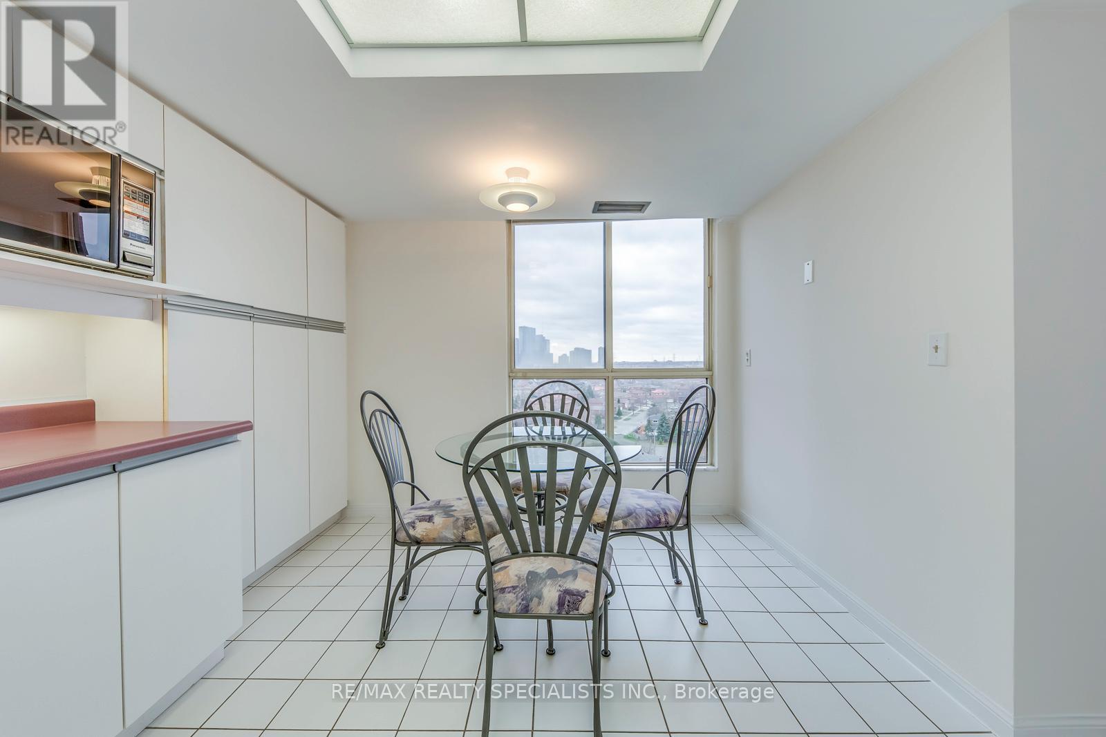 #1002 55 KINGSBRIDGE GARDEN CIRCLE - 21
