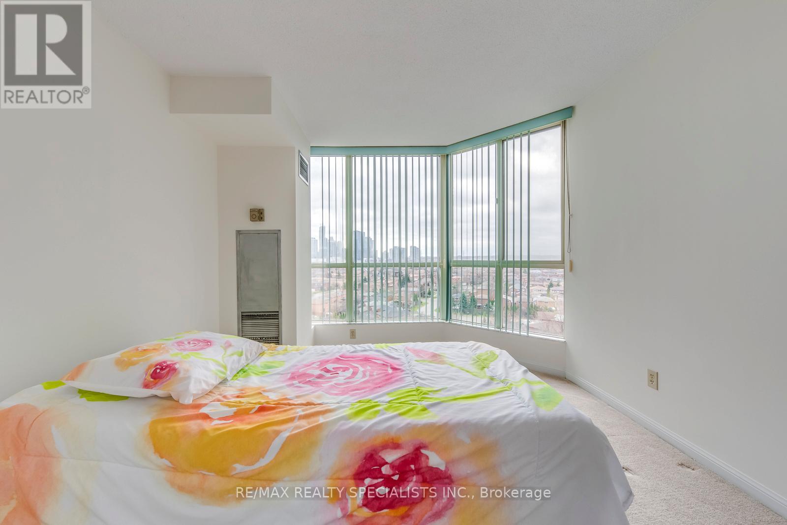 #1002 55 KINGSBRIDGE GARDEN CIRCLE - 37