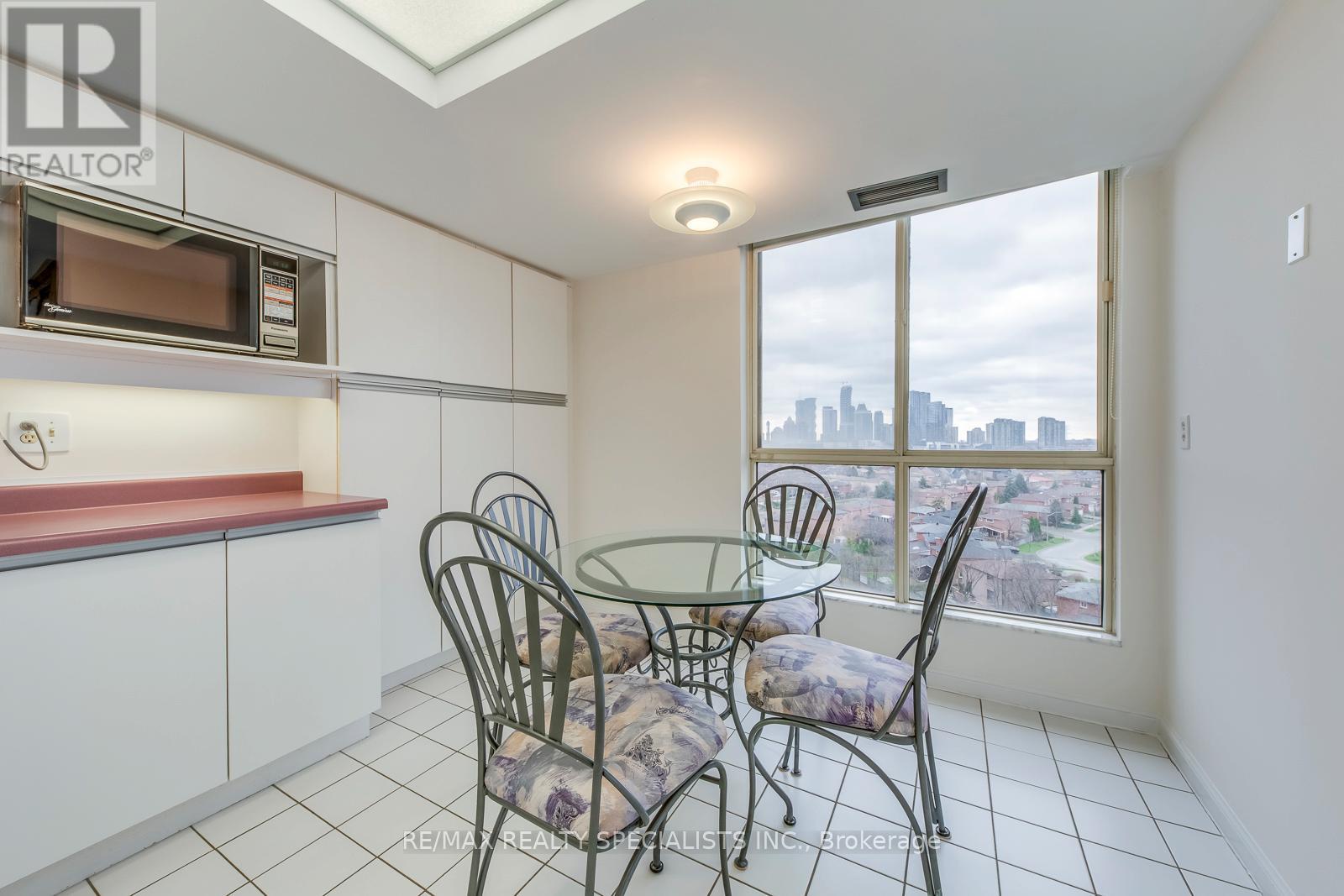 #1002 55 KINGSBRIDGE GARDEN CIRCLE - 22