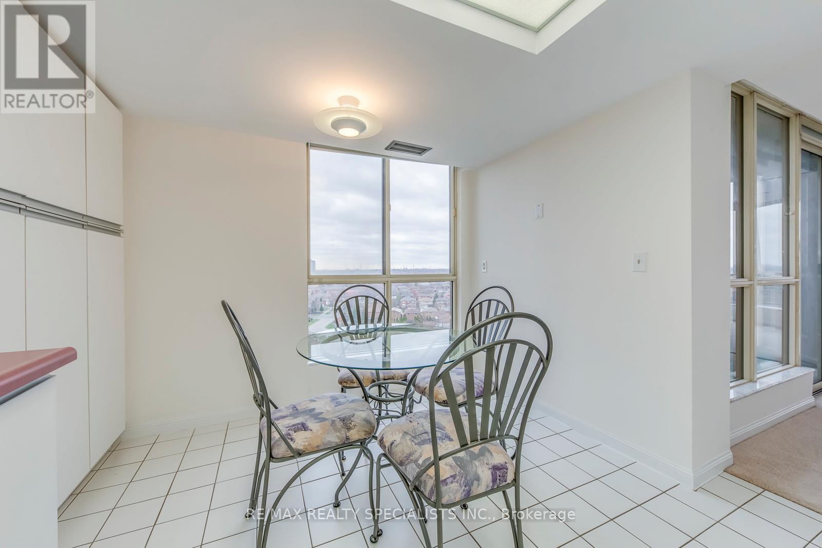 #1002 55 KINGSBRIDGE GARDEN CIRCLE - 23
