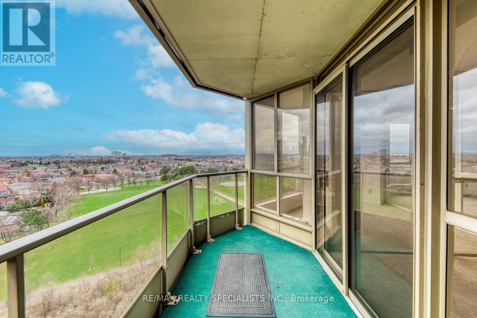 #1002 55 KINGSBRIDGE GARDEN CIRCLE - 15