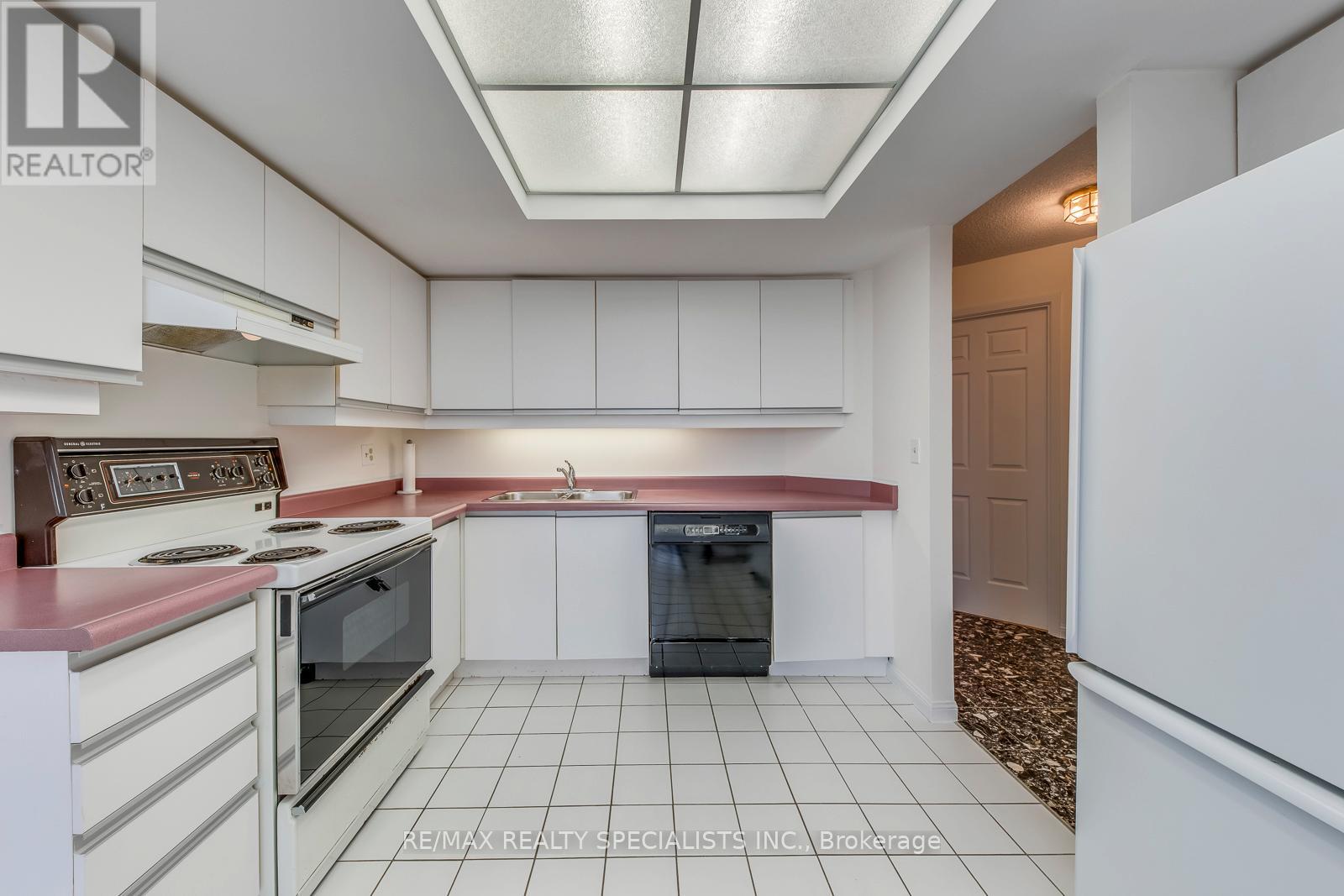 #1002 55 KINGSBRIDGE GARDEN CIRCLE - 24