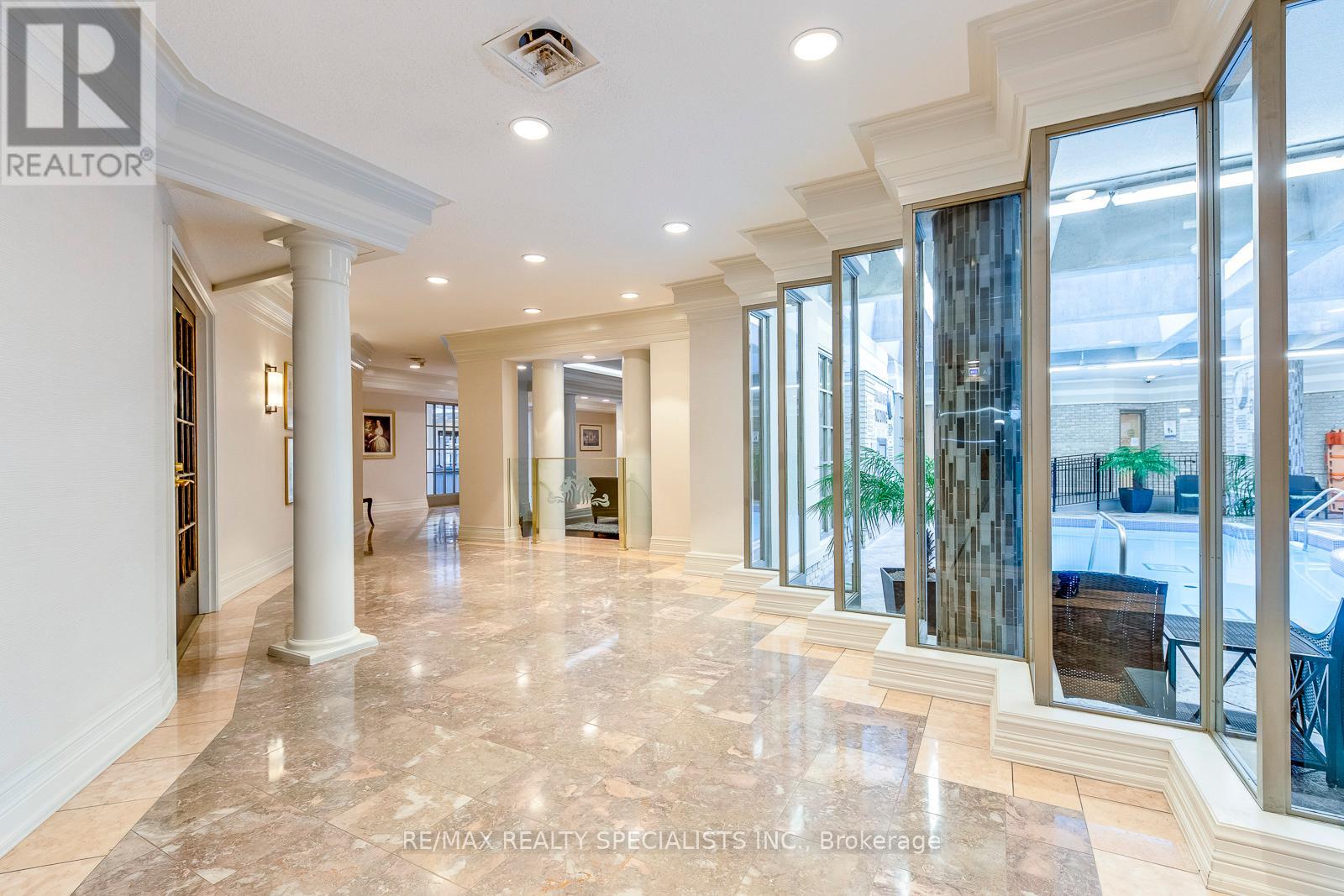 #1002 55 KINGSBRIDGE GARDEN CIRCLE - 40