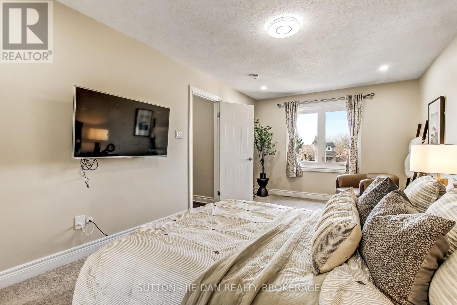 62 BARRYDALE CRESCENT Property Photo