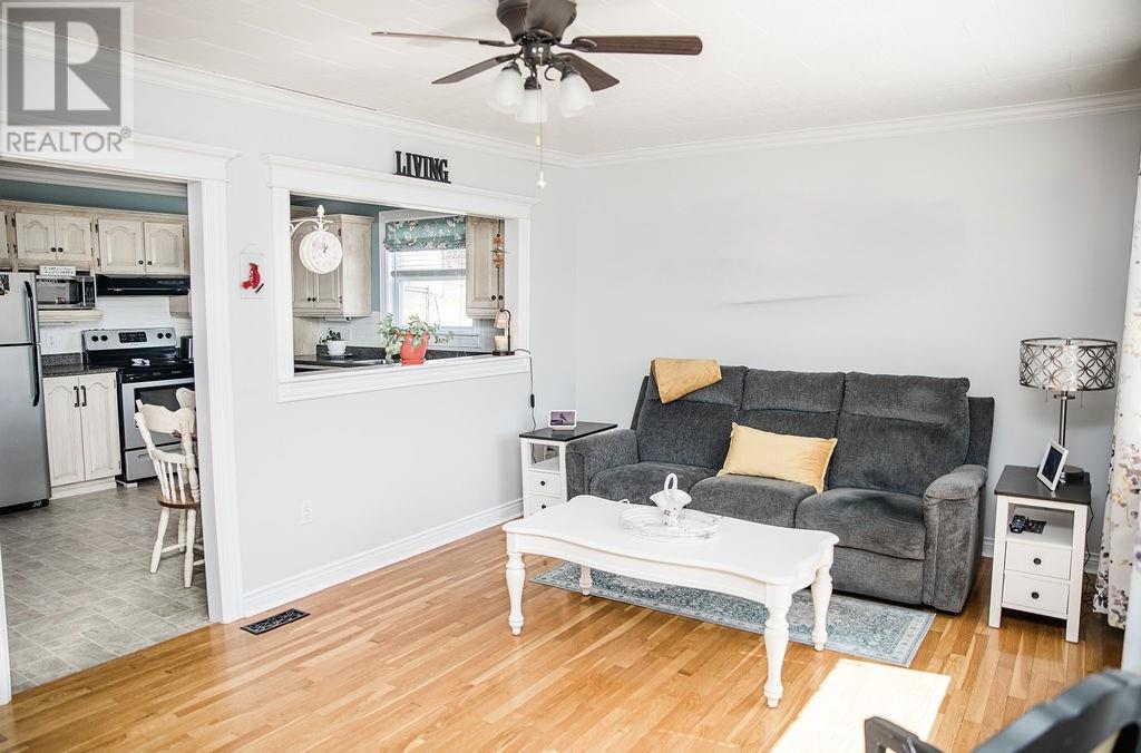 1098 Main Road - 11