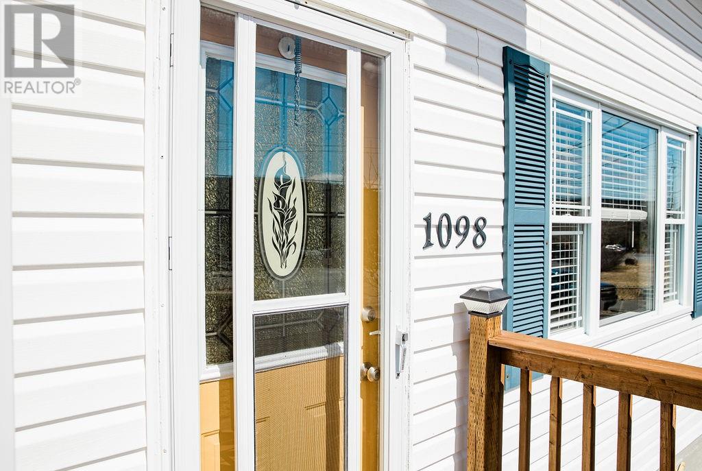 1098 Main Road - 2
