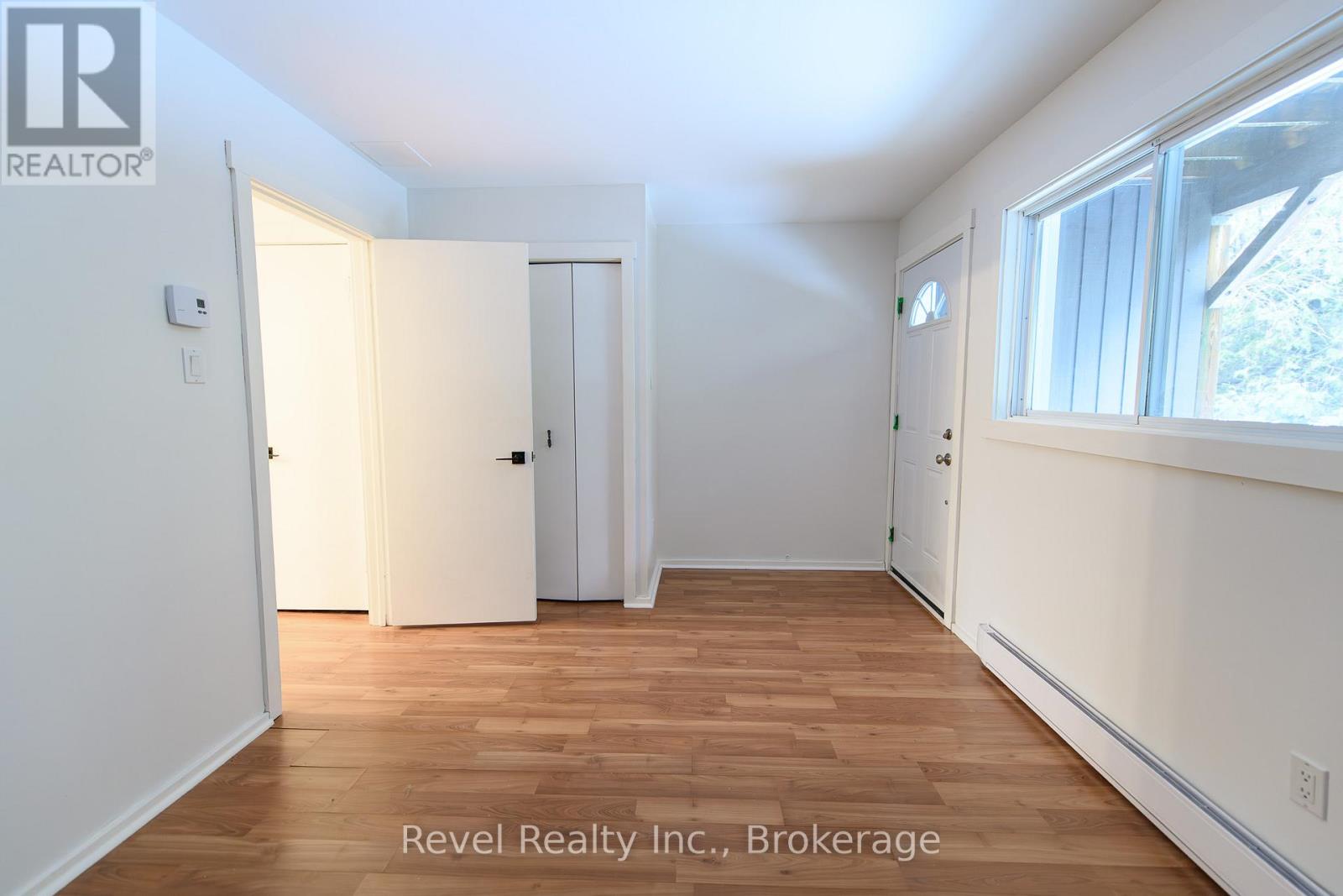 #227 17 HARBOUR STREET W - 14