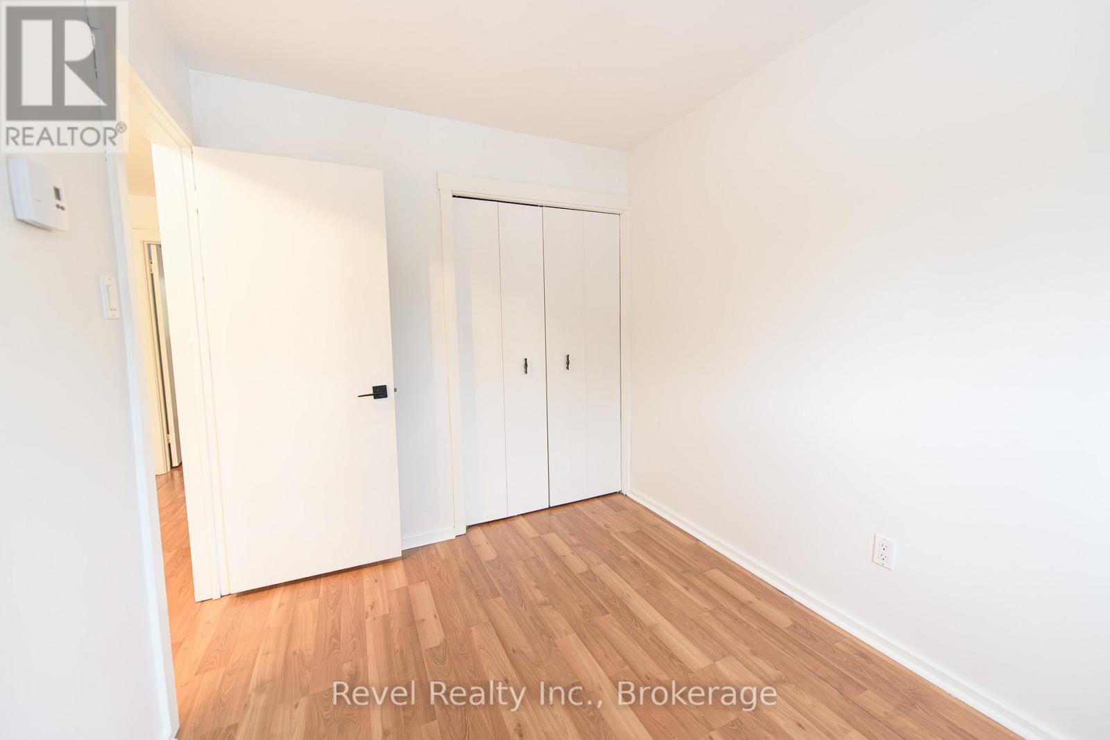 #227 17 HARBOUR STREET W - 17