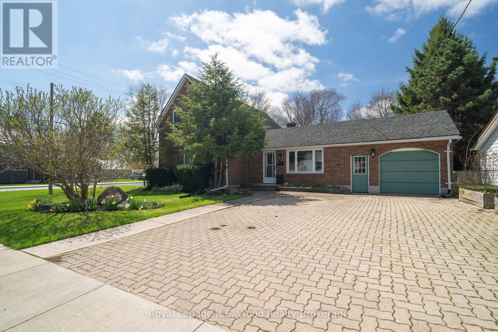 23 SPRUCE STREET W - photo 3