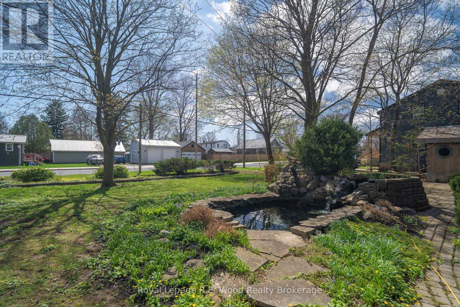 23 SPRUCE STREET W — photo 38