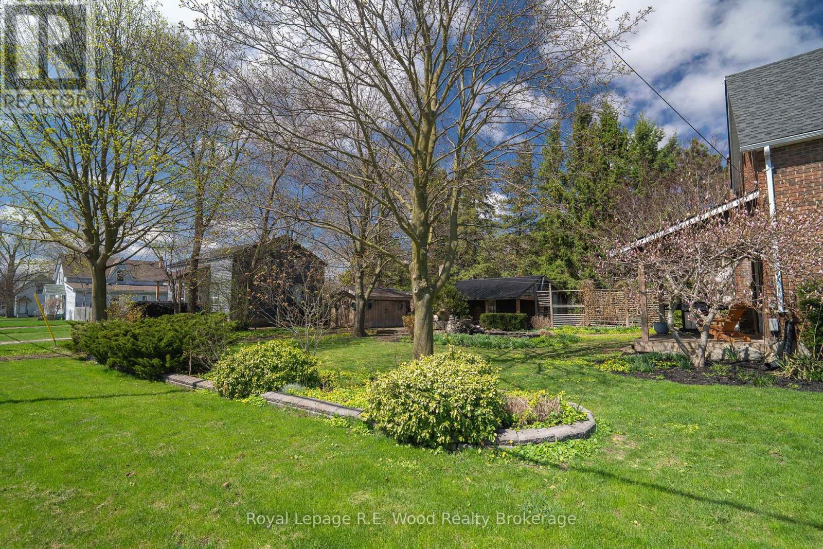 23 SPRUCE STREET W — photo 41