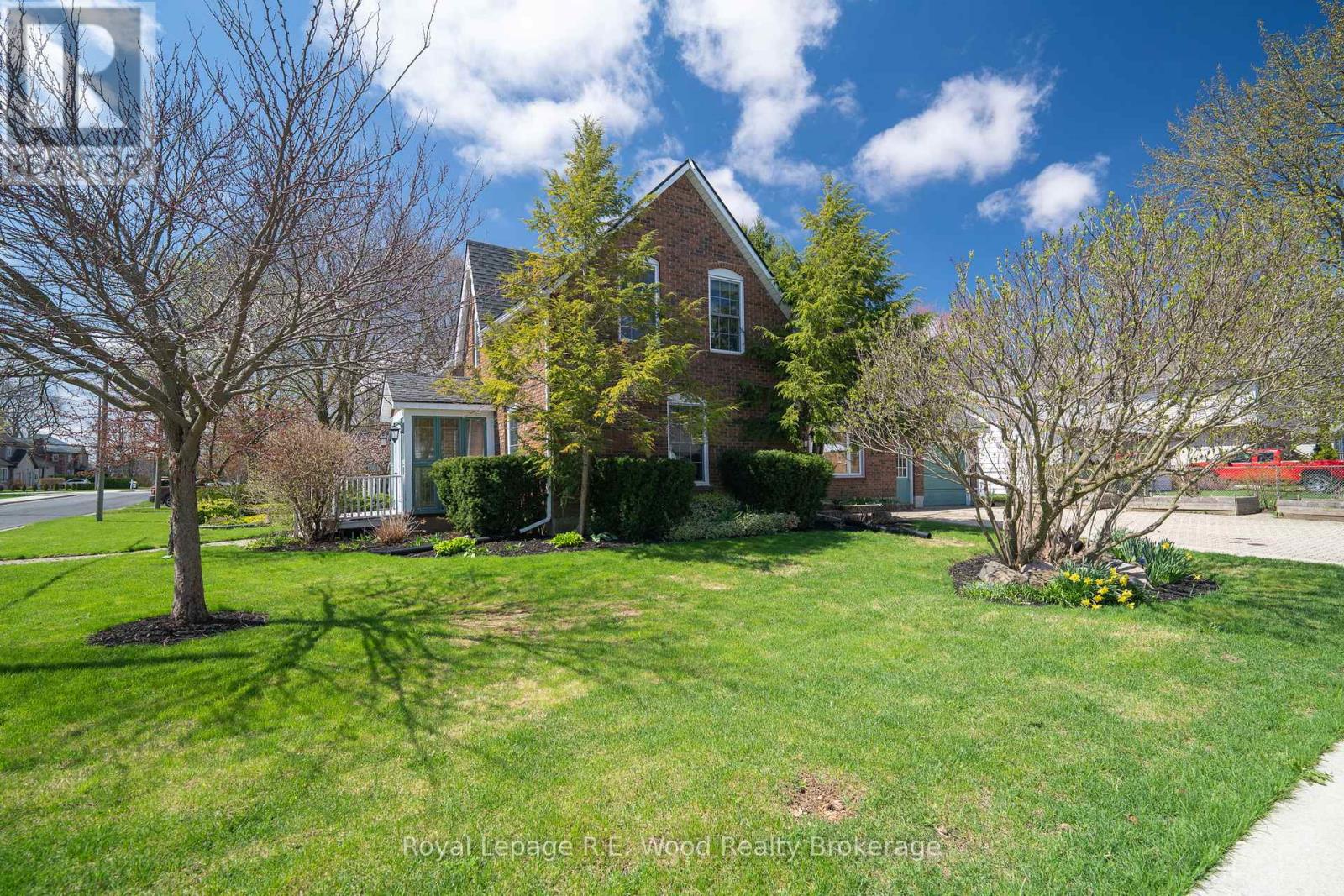 23 SPRUCE STREET W - photo 5