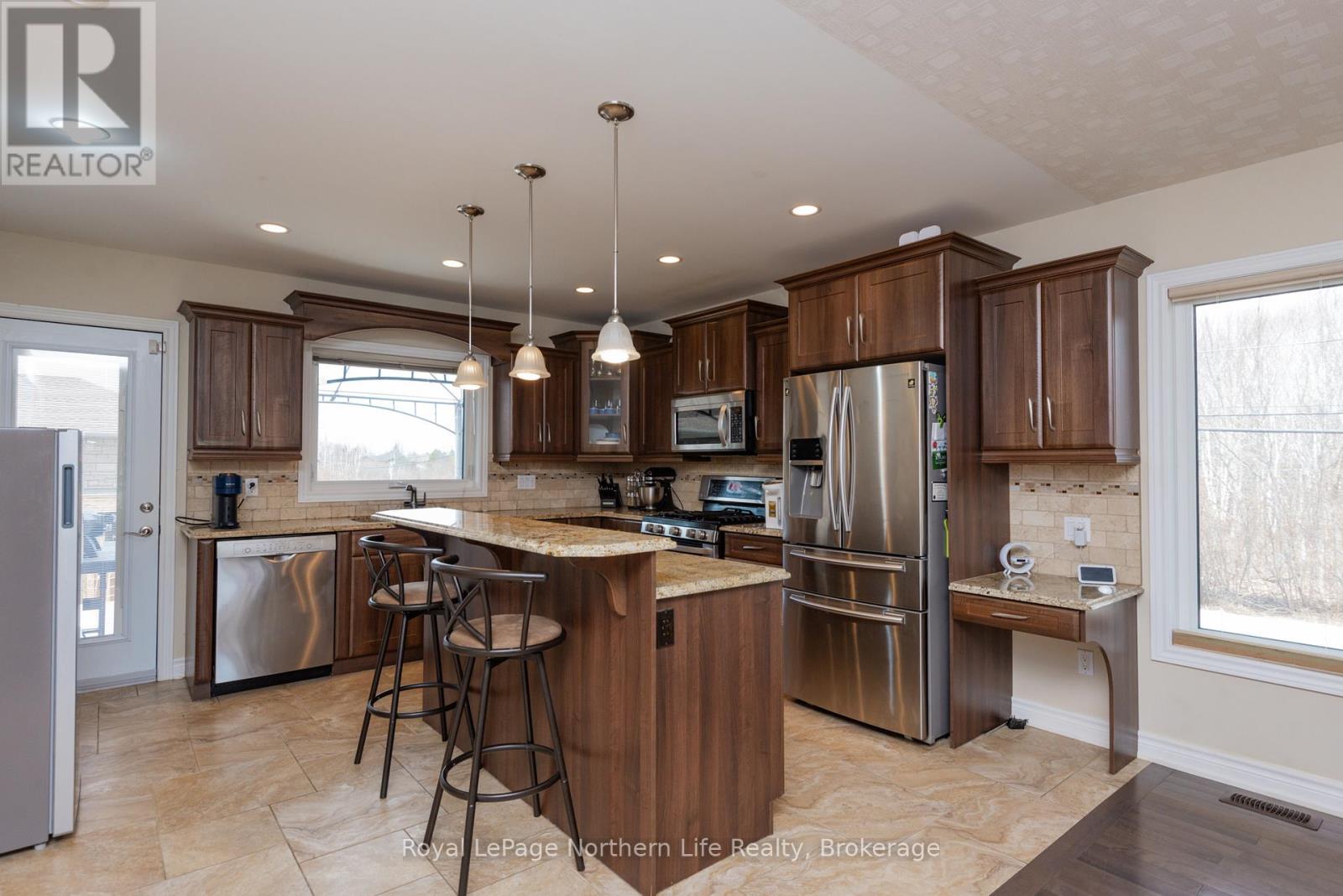 5 SUGARBUSH STREET — photo 11
