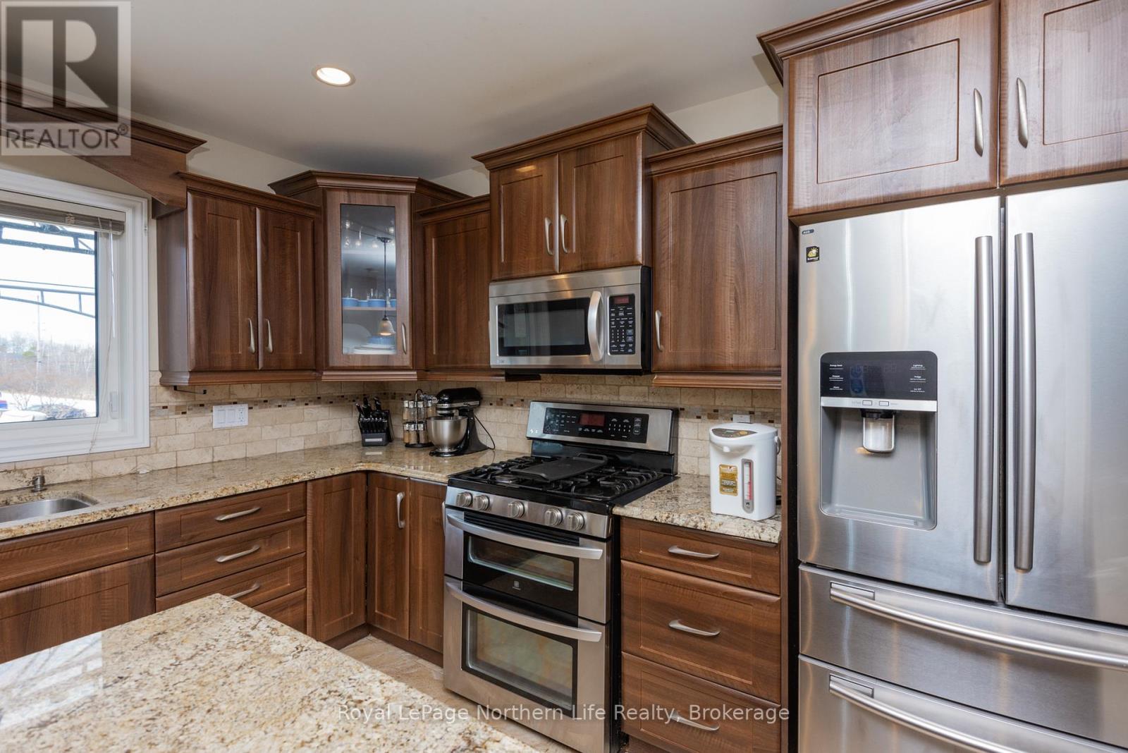 5 SUGARBUSH STREET — photo 12