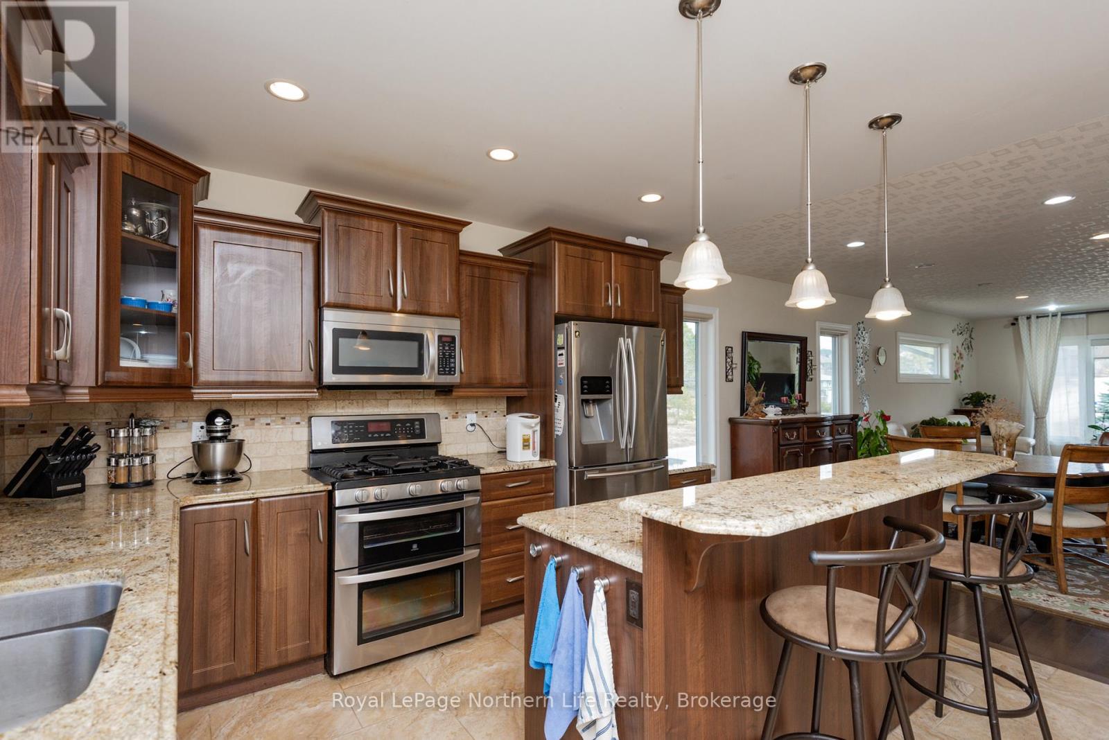 5 SUGARBUSH STREET — photo 13