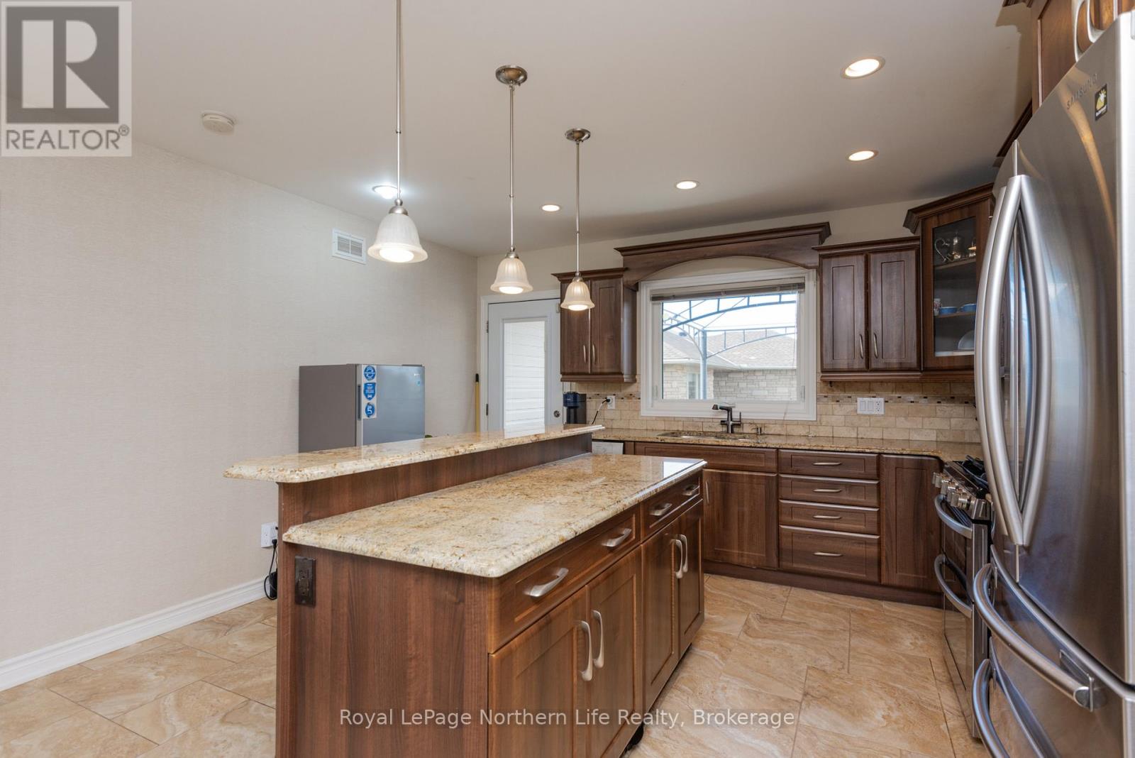 5 SUGARBUSH STREET — photo 14