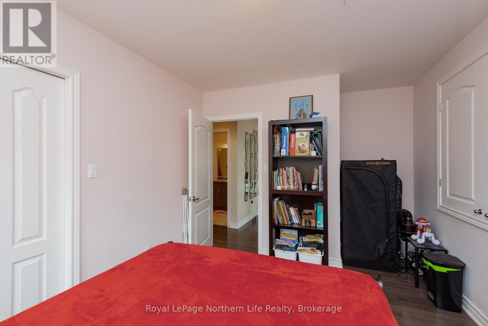 5 SUGARBUSH STREET — photo 24