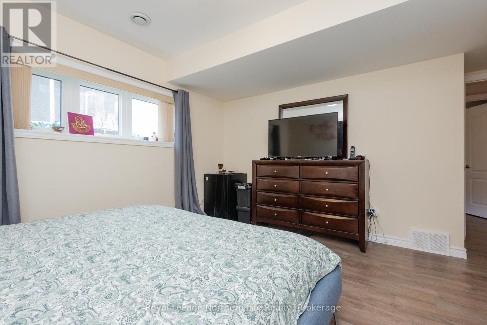 5 SUGARBUSH STREET — photo 36