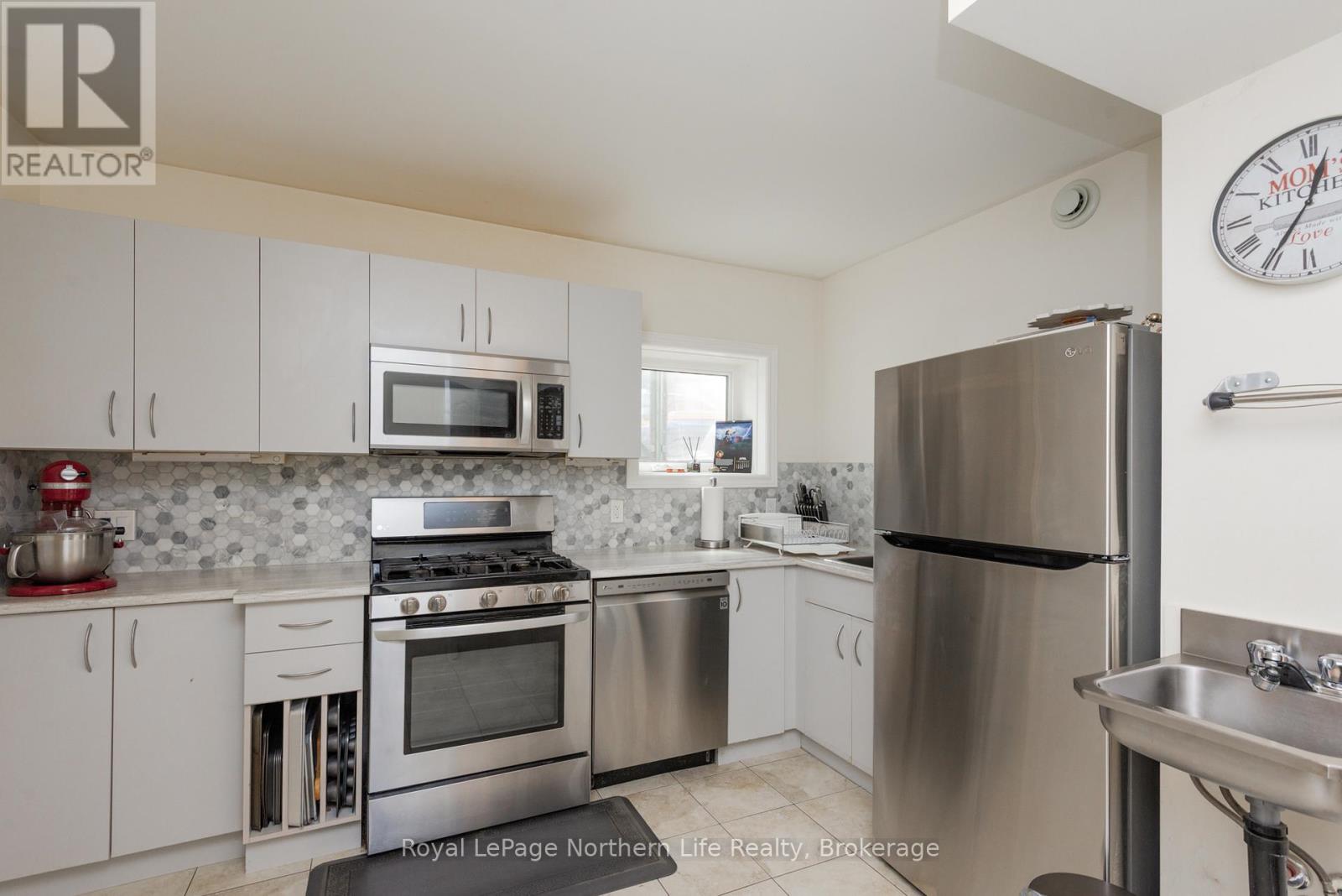 5 SUGARBUSH STREET — photo 37