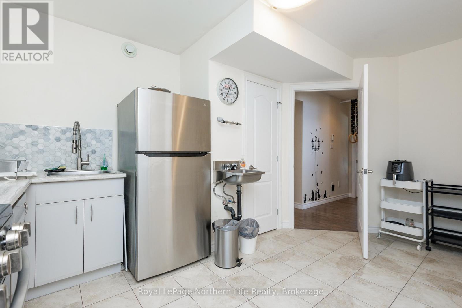 5 SUGARBUSH STREET — photo 38