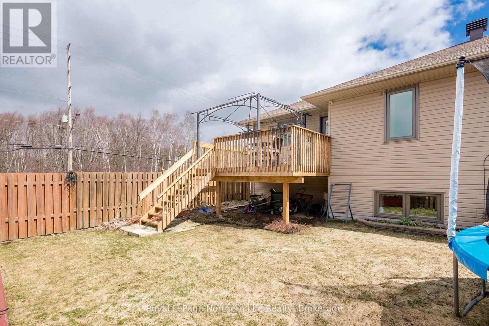 5 SUGARBUSH STREET — photo 42