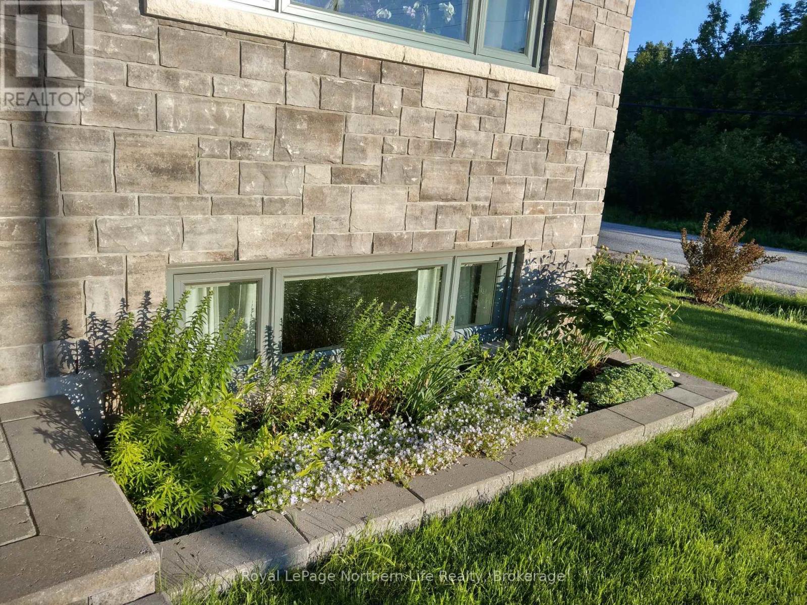 5 SUGARBUSH STREET — photo 46