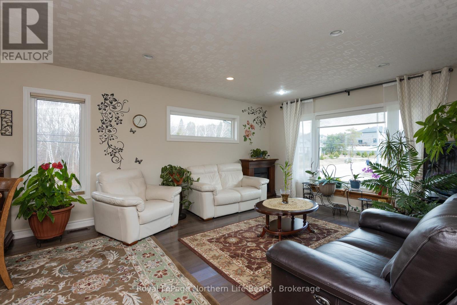 5 SUGARBUSH STREET - 7